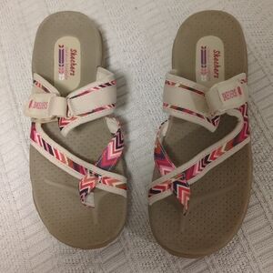 Skechers Reggae Zig Swag Sandals NWOT Women’s 8 Multicolor Aztec Slide Comfort